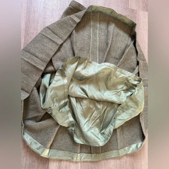 Elegant Green Pleated Skirt - Picture 12 of 13